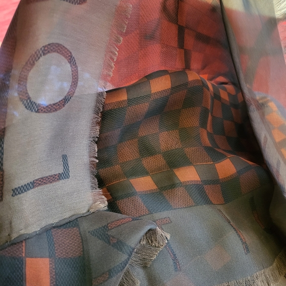 Louis Vuitton Red Checkered Chess Patterned Scarf 100% Silk. - Picture 8 of 8